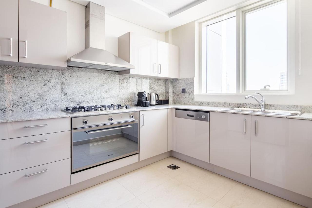 Frank Porter - Mon Reve Apartment Dubai