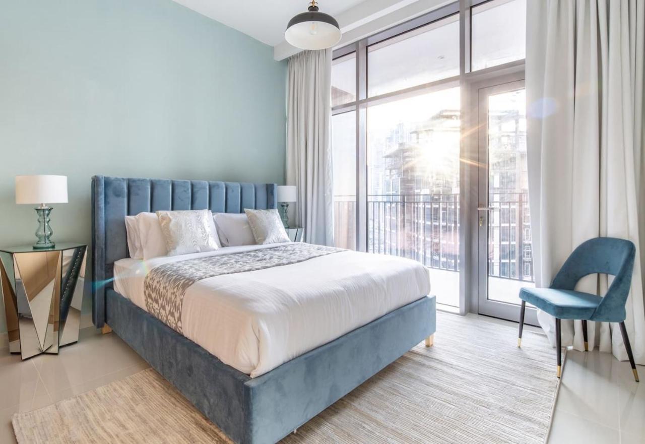 Frank Porter - Boulevard Crescent Apartment Dubai