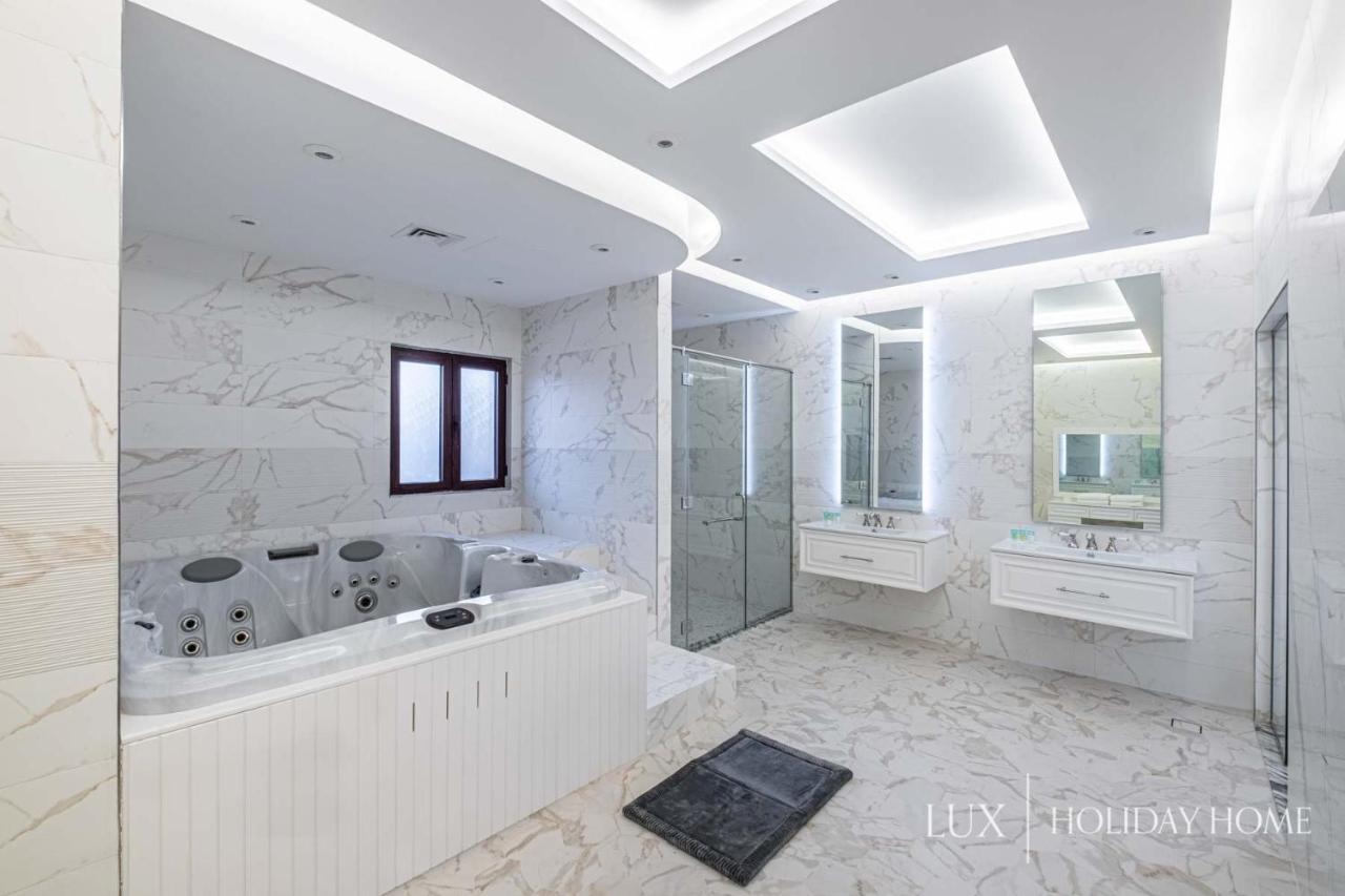 Lux - The Paradise Palace *