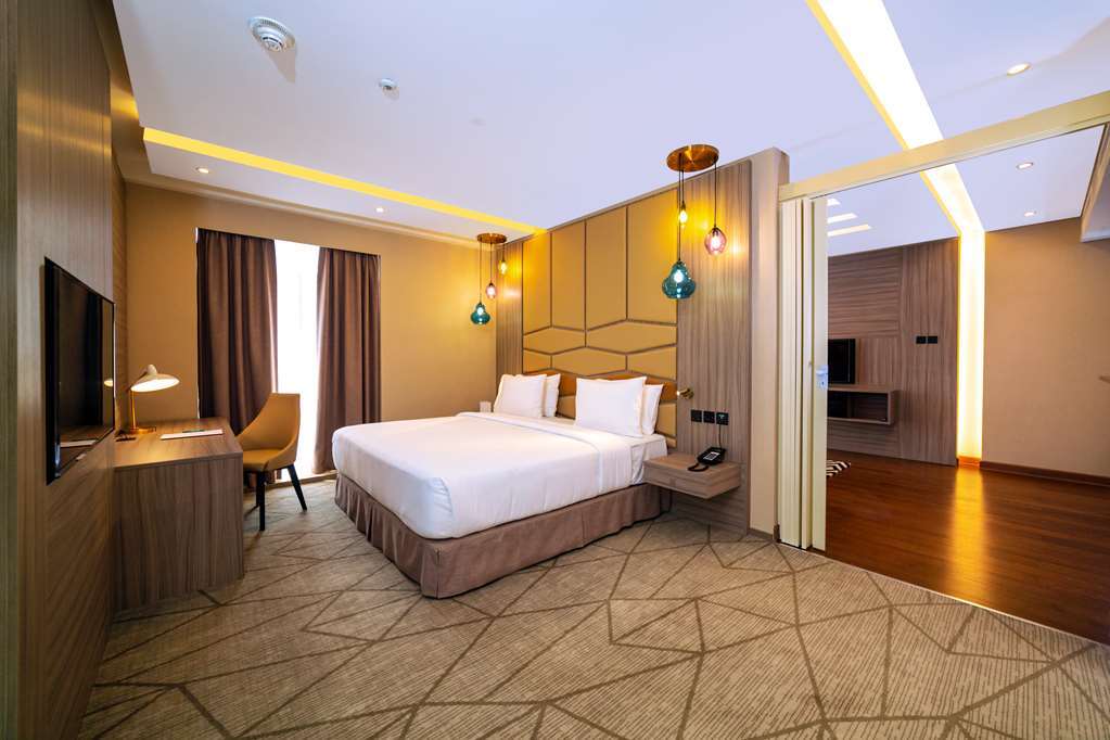 Hotel Four Points By Sheraton Production City, Dubai
