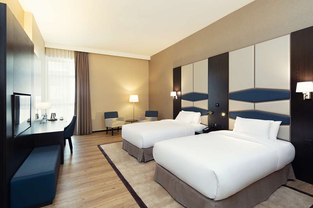 Hotel Four Points By Sheraton Production City, 4*