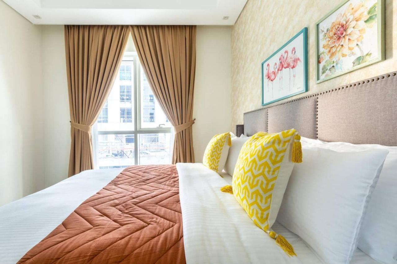 Frank Porter - Mon Reve Apartment Dubai