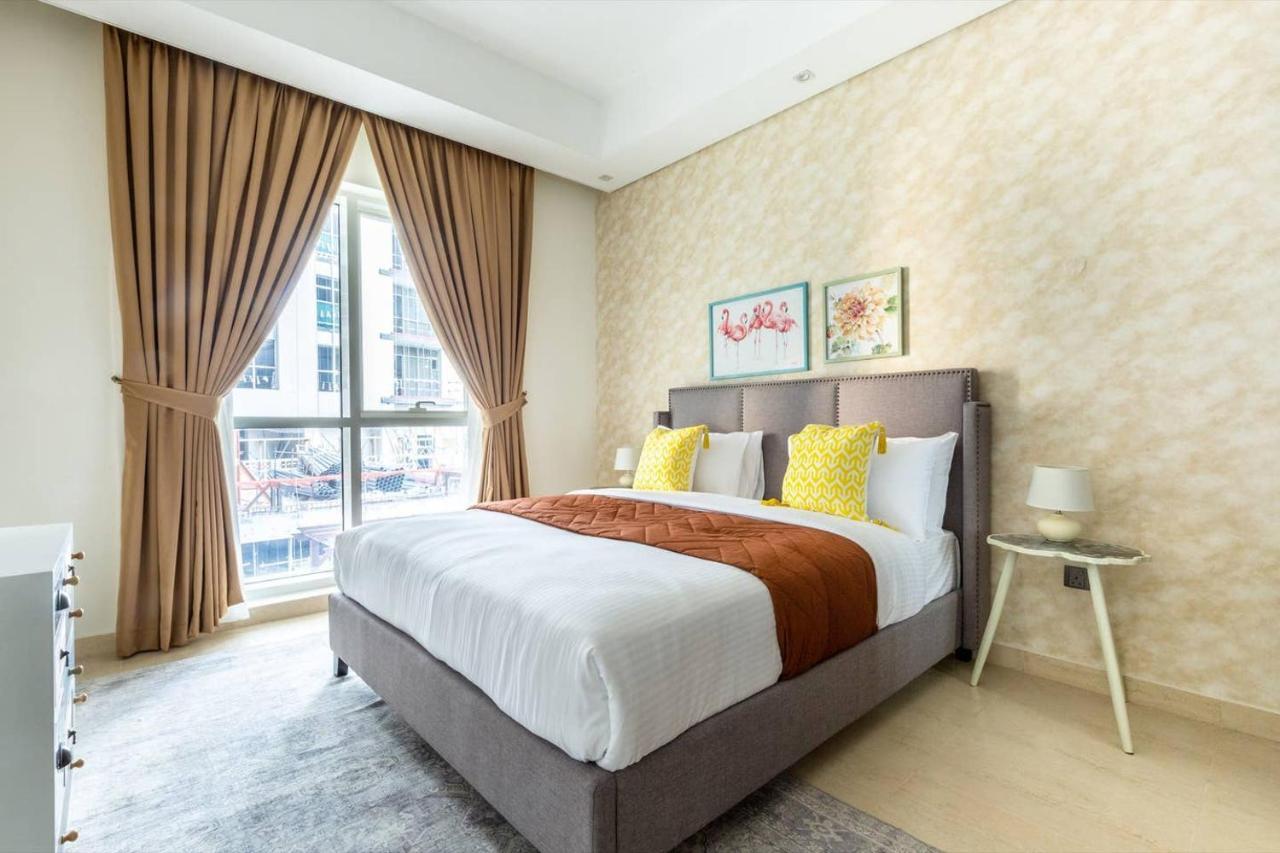 Frank Porter - Mon Reve Apartment