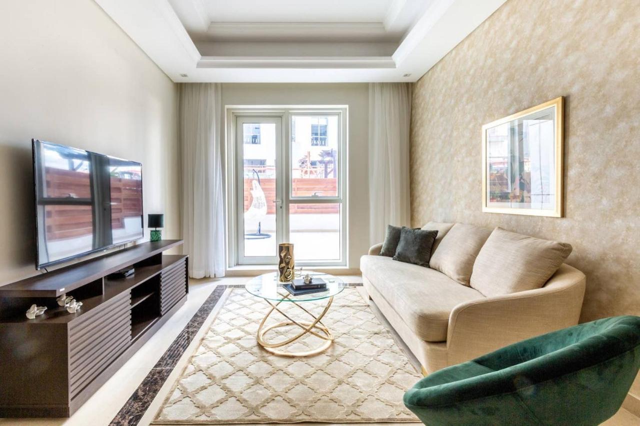 Frank Porter - Mon Reve Apartment