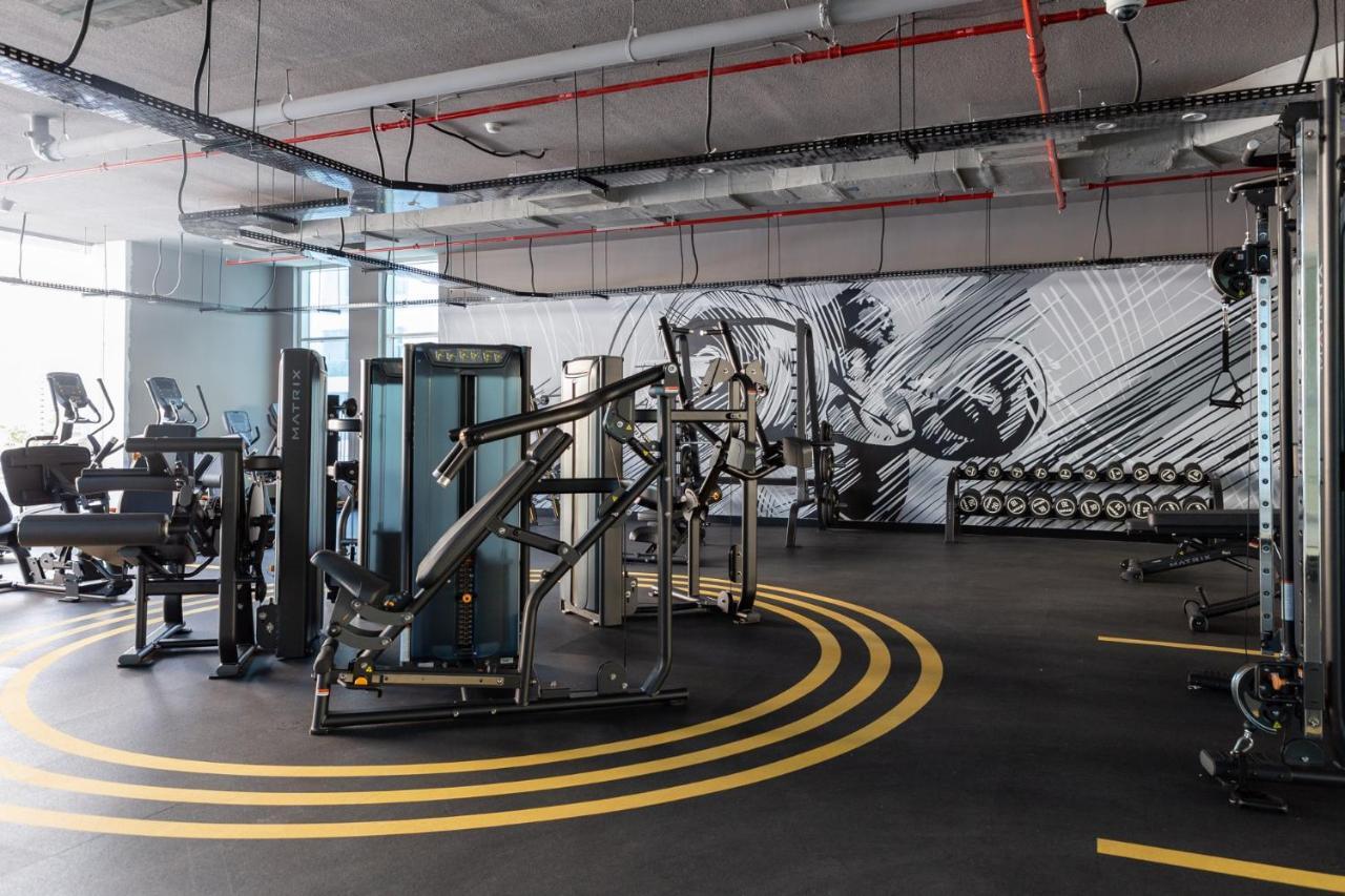 Frank Porter - Studio One Apartment Dubai