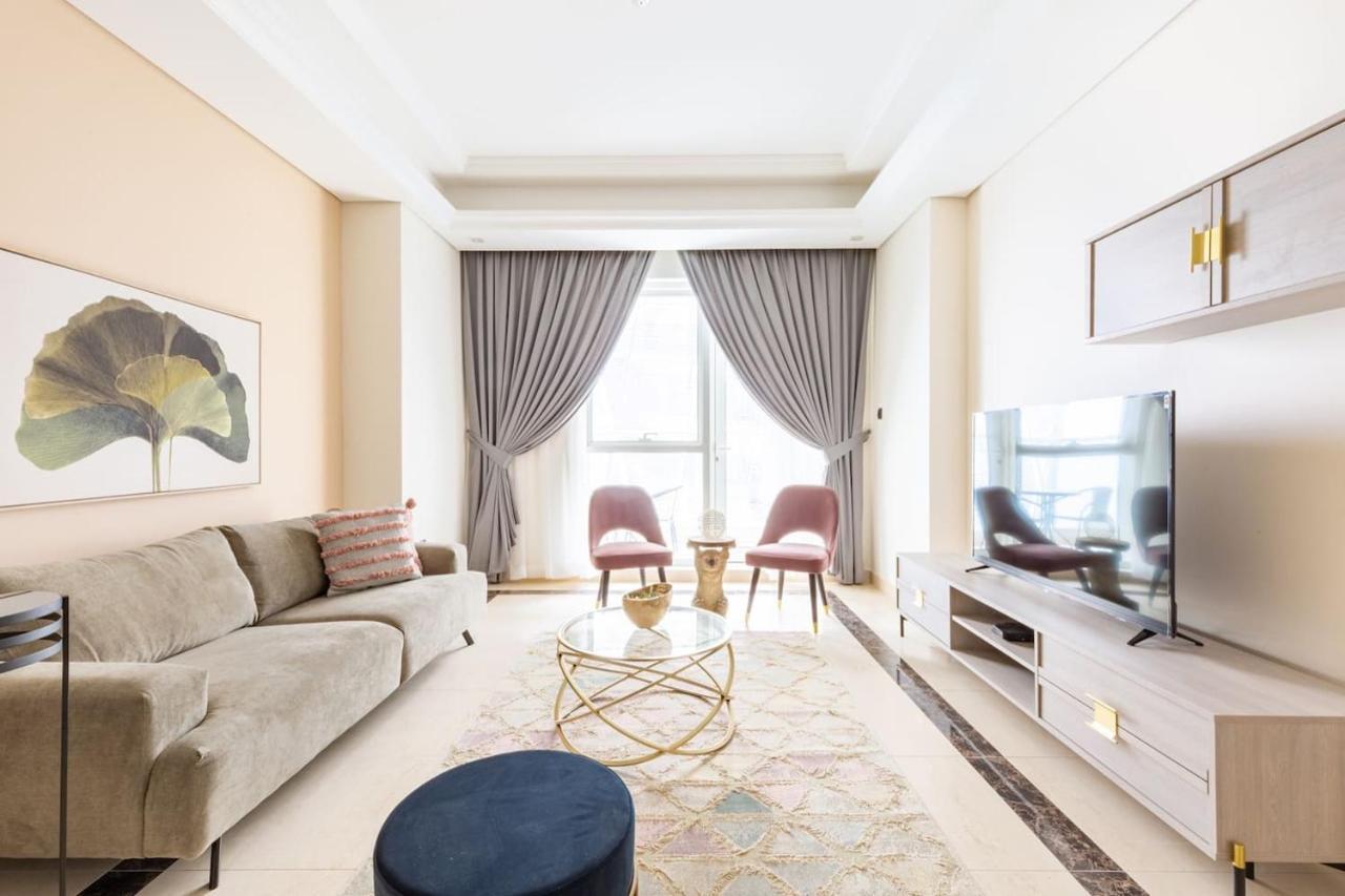 Frank Porter - Mon Reve Apartment Dubai