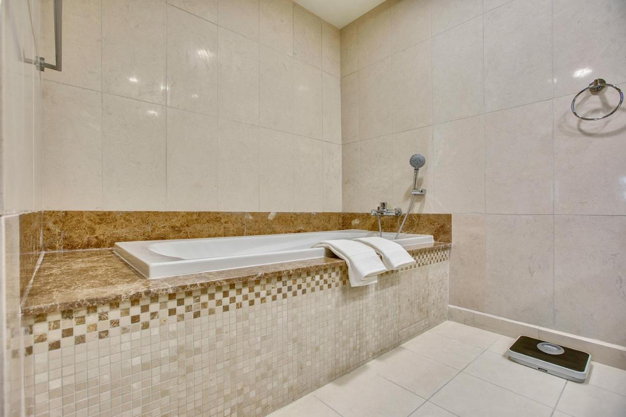 Luxury At Balqis Apartment *