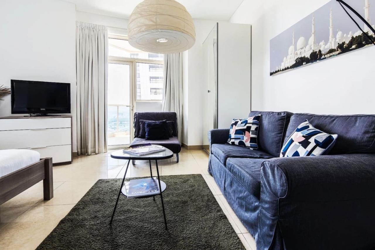 Frank Porter - Yacht Bay Apartment *