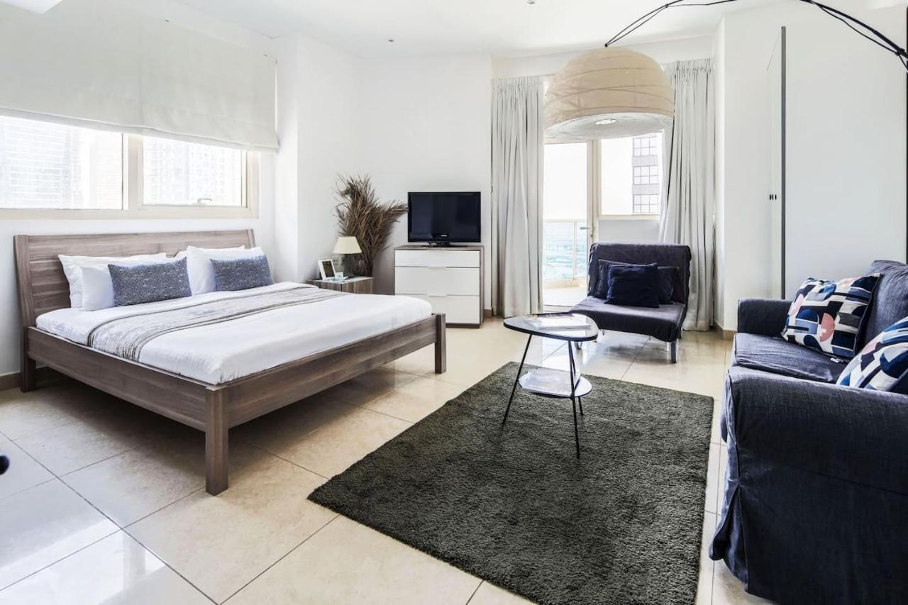 Frank Porter - Yacht Bay Apartment *