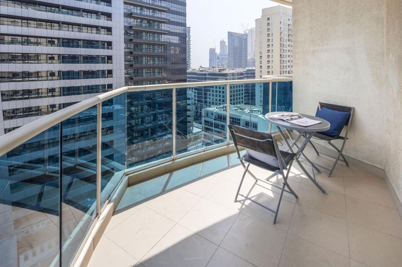 Frank Porter - Yacht Bay Apartment