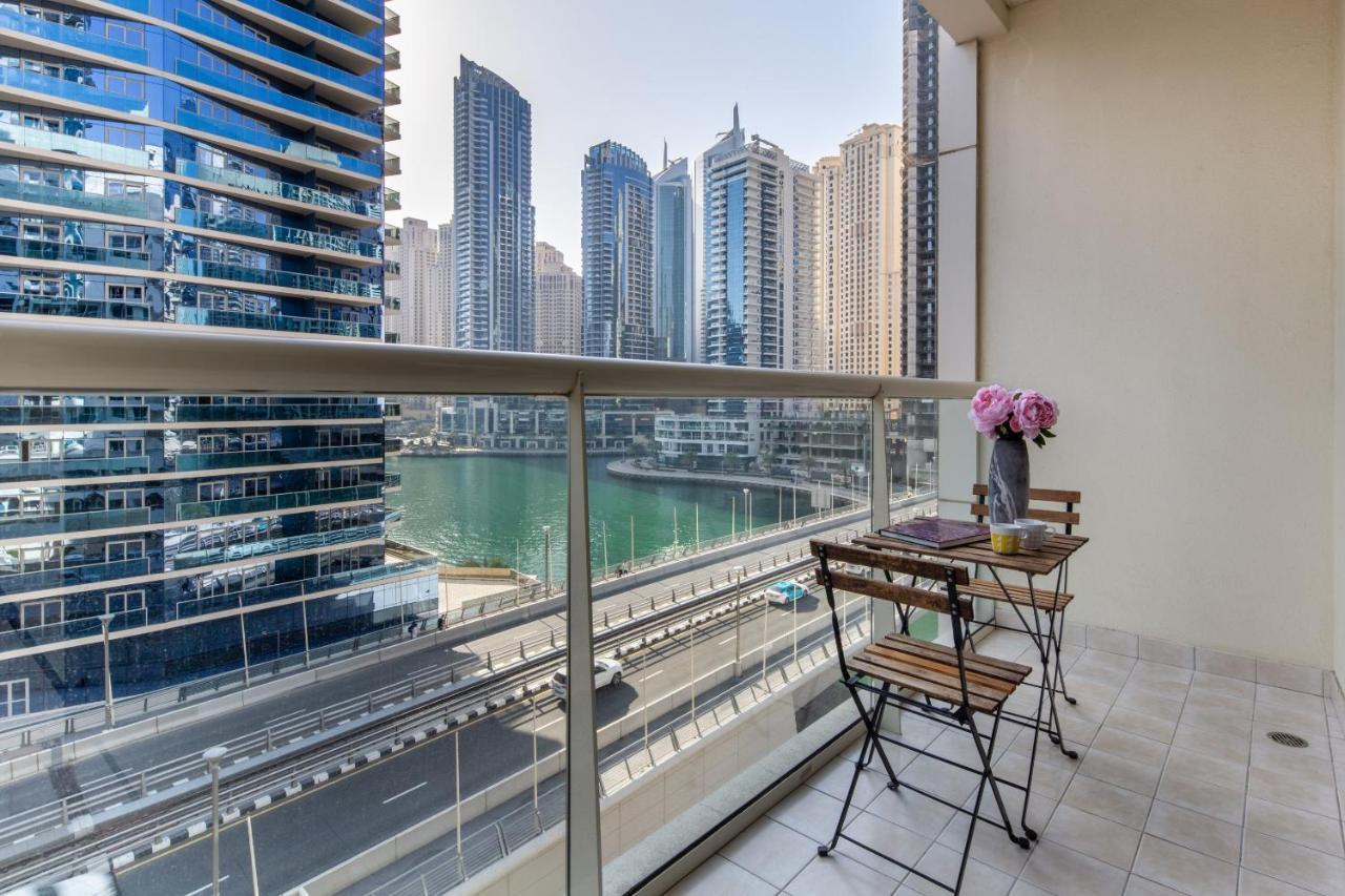 Frank Porter - Marina View Tower Apartment *