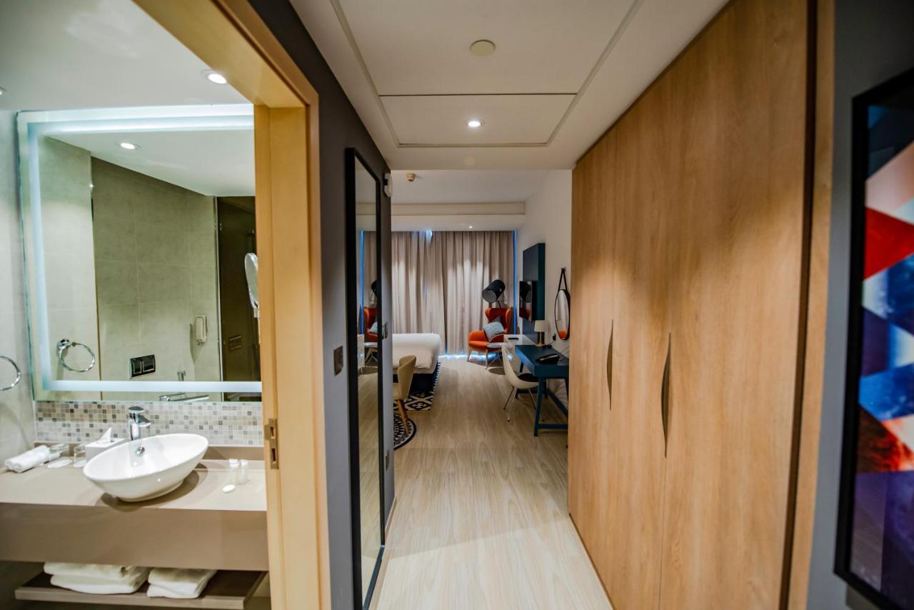 Aparthotel La Vie Gardens 4*