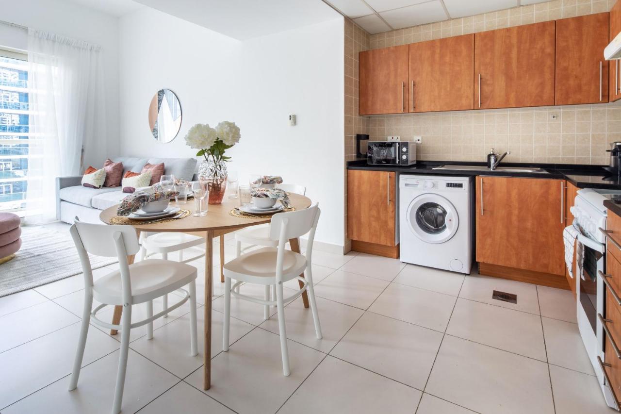 Frank Porter - Marina View Tower Apartment
