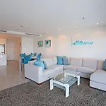 D1 Tower - 2Br Apartment - Allsopp&Allsopp