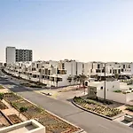 Luxurious Two Bedrooms Apartment With Maid Room