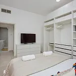 Amazing 2 Bedroom In Marina With Free Parking