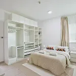 Amazing 2 Bedroom In Marina With Free Parking