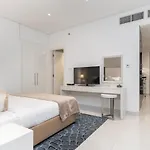 Higuests - Cozy Studio With Balcony In Business Bay