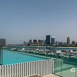 Dream Inn Apartments - Sunrise Bay Beach Front