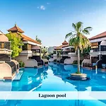 Luxury 5-Star Palm Resort