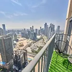 Magnificent Lux 2 Bedroom With Incredible Skyline View