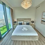 Magnificent Lux 2 Bedroom With Incredible Skyline View
