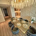 Magnificent Lux 2 Bedroom With Incredible Skyline View
