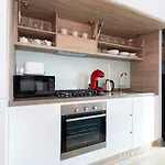 Lux - The Modern Marina Suite 2