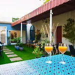 La Porte Bleue