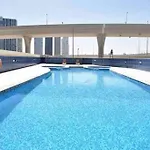 One Bedroom Apartment In Dubai Marina Near Blue Water