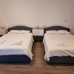 Granada Apartments Mag 218