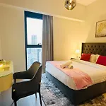 Luxury 2-Br Apt With Burj View