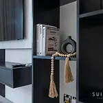 Large And Contemporary 2-Bedroom City Suite