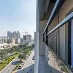 Large And Contemporary 2-Bedroom City Suite