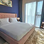 Luxury 3 Bed + Maid Room In Downtown Apt With Burj Khalifa View