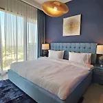 Luxury 3 Bed + Maid Room In Downtown Apt With Burj Khalifa View
