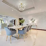 Prestigious 5Br Villa With Assistant Room And Private Pool In Frond O Palm Jumeirah By Deluxe Holiday Homes