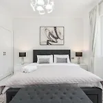 Mystic - Fully Renovated Spacious 2Br Apt. With Burj Views