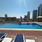 Lux Bnb I Una Tower I Lakes View