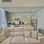 Sleek 1Br Getaway At Dania 1 With Inviting Balcony By Vibel