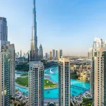 Lavish 2 Bedroom I Burj Khalifa & Fountain Views I Free Gym, Pool, Parking, Wi-Fi And Ps5 I By Skyline Serenity