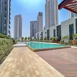 Stylish 2-Bed Oasis With Pool In Peaceful Creek Harbour