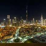 Elegant 1 Bedroom Apartment I Burj Khalifa & Fountain Views I Free Gym, Pool, Wi-Fi, Parking & Ps5 I By Skyline Serenity