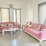Lovely Calm 3Br Apt Easy Accessibility To Central Dubai With Huge Balcony And Pool View Town Square