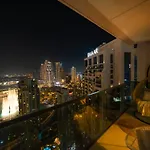 Wabi-Sabi Style Fountain-View 4 Bedroom Apt In The Sky
