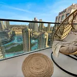 Wabi-Sabi Style Fountain-View 4 Bedroom Apt In The Sky