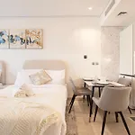Outstanding New Studio With 2 Double Beds,In Downtown