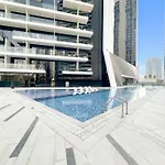 Vayk - Stylish Studio With Iconic Burj Khalifa Views