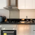 Keyrock Living - Elegant Studio In Business Bay