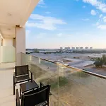 Fam Living - Elegant Stay In Azizi Greenfield
